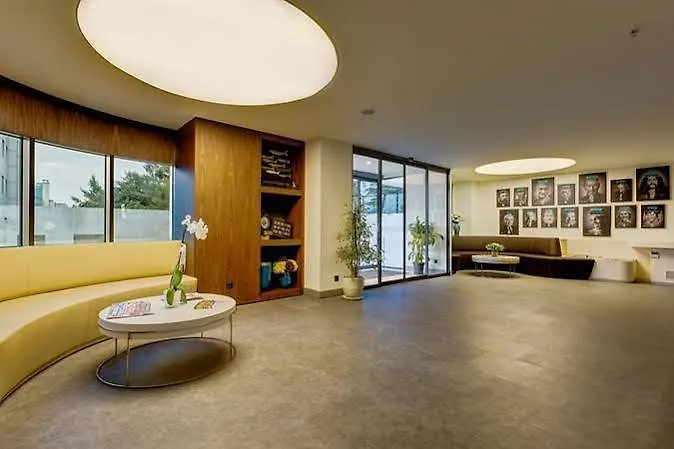 Plus Atasehir Hotel 3*