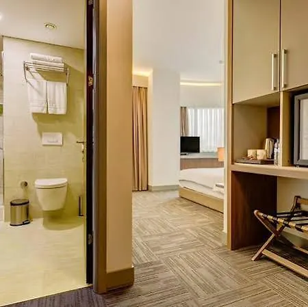 فندق Plus Atasehir 3*